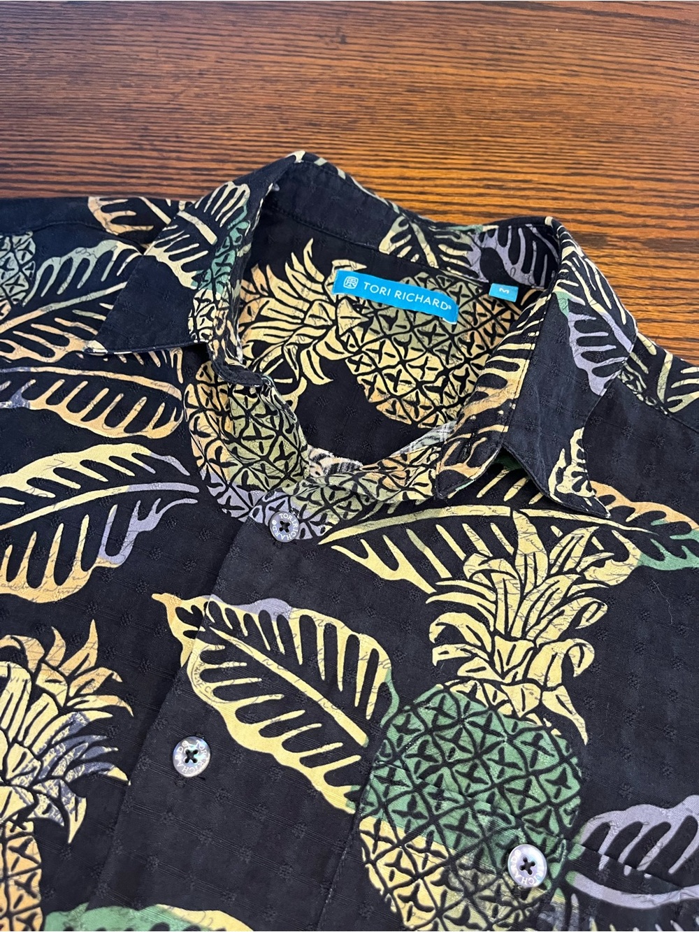 Tori Richard Mens Size M Black Silk Cotton Floral Pineapple Hawaiian Camp Shirt